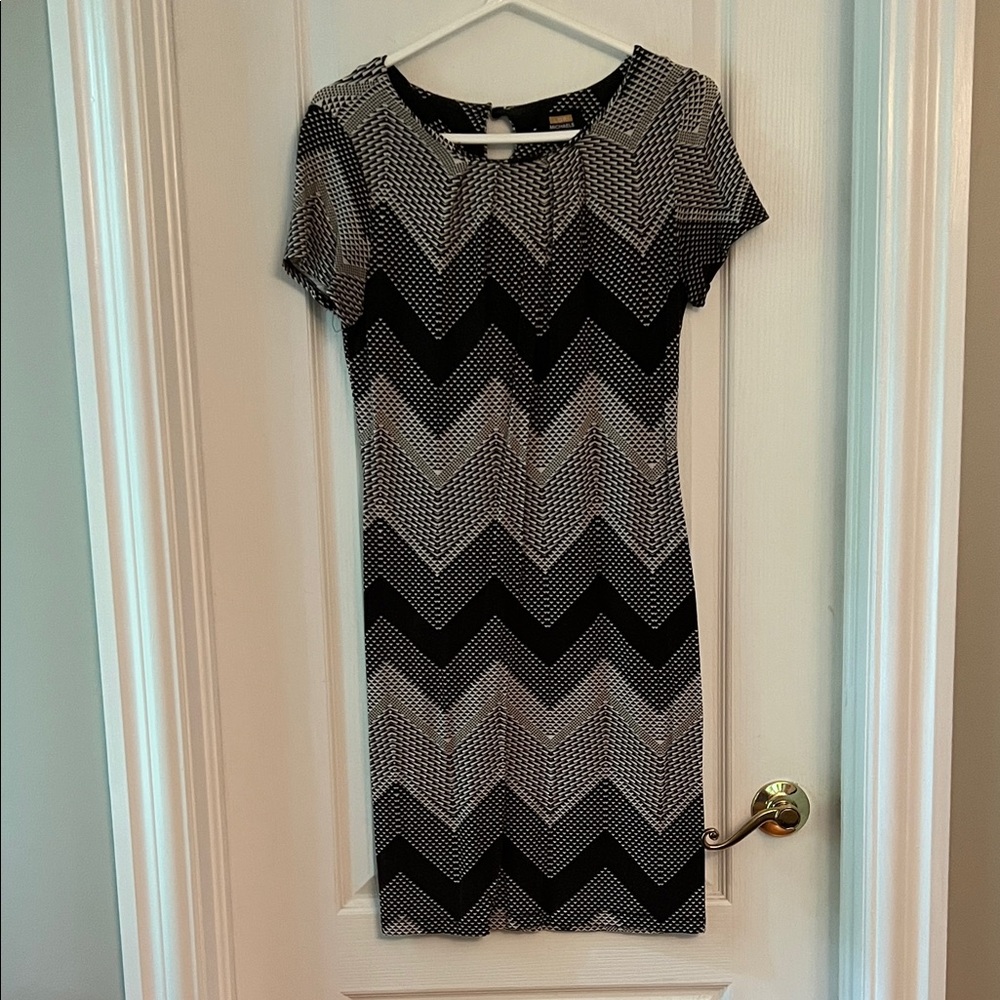 Elegant Black and White Chevron Midi Dress